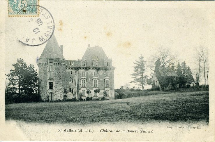 Le vieux château de la Bouëre au début du XXe siècle Le vieux château de la Bouëre au début du XXe siècle