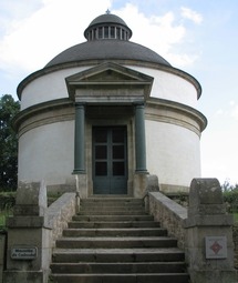 Le Mausolée de Cadoudal à Kerléano Le Mausolée de Cadoudal à Kerléano