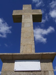Croix mémorielle aux victimes de la guerre de 1793-1794 (érigée en 1839 au centre du cimetière) Croix mémorielle aux victimes de la guerre de 1793-1794 (érigée en 1839 au centre du cimetière)