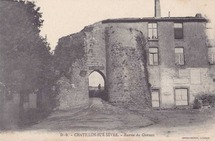 Porte d'entrée de l'ancien château de Mauléon Porte d'entrée de l'ancien château de Mauléon