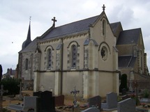 La Chapelle des Martyrs au milieu du cimetière de Melay La Chapelle des Martyrs au milieu du cimetière de Melay