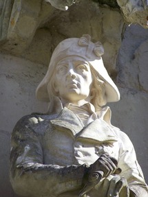 Statue de Stofflet sur la chapelle du Cimetière des Martyrs en forêt de Vezins Statue de Stofflet sur la chapelle du Cimetière des Martyrs en forêt de Vezins