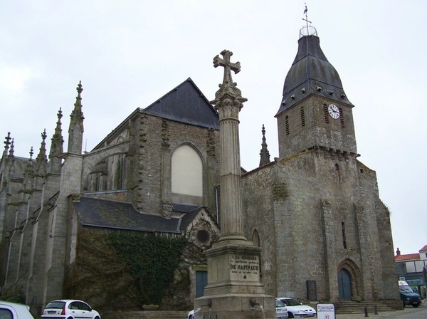 L'église Saint-Pierre de La Gaubretière L'église Saint-Pierre de La Gaubretière