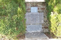 Plaques commémoratives au cimetière Saint-Pierre de Coutances (ouvert du 28 au 30 avril 2012) Plaques commémoratives au cimetière Saint-Pierre de Coutances (ouvert du 28 au 30 avril 2012)