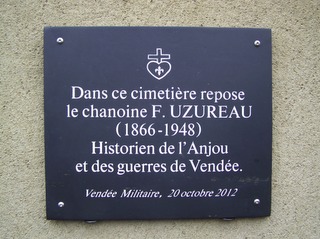 La plaque commémorative posée par l'Association Vendée Militaire La plaque commémorative posée par l'Association Vendée Militaire