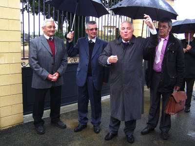 Inauguration de la plaque commémorative (de gauche à droite) : Jean Uzureau, Joseph Baranger (premier adjoint), Dominique Lambert et Jacky Blon Inauguration de la plaque commémorative (de gauche à droite) : Jean Uzureau, Joseph Baranger (premier adjoint), Dominique Lambert et Jacky Blon