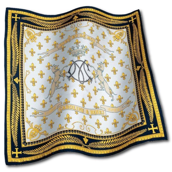 Un magnifique foulard aux couleurs de l'Histoire. Il existe aussi en rouge ! Un magnifique foulard aux couleurs de l'Histoire. Il existe aussi en rouge !