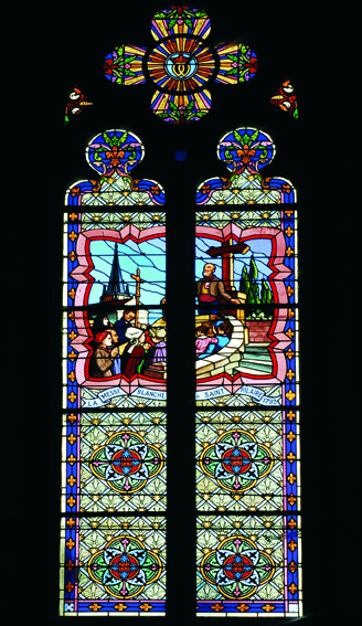 Un des rares vitrail de la région représentant les messes clandestines durant les Guerres de Vendée. Un des rares vitrail de la région représentant les messes clandestines durant les Guerres de Vendée.