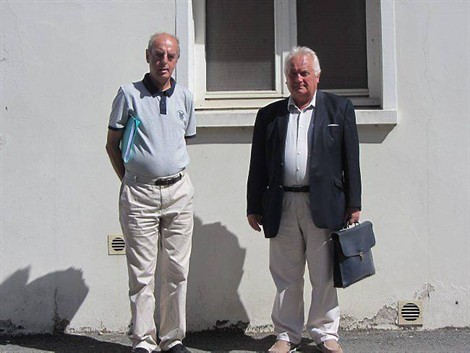 Devant la maison où est né et mort Sébastien Cady, l'historien local Joseph Quesson et Dominique Lambert, président de la Vendée militaire. Devant la maison où est né et mort Sébastien Cady, l'historien local Joseph Quesson et Dominique Lambert, président de la Vendée militaire.
