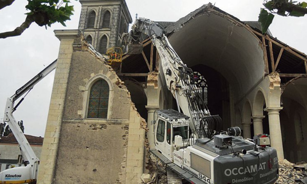 « Oui à l'église Saint-Hilaire de Mortagne, Non aux Bulldozers de Gesté » ! « Oui à l'église Saint-Hilaire de Mortagne, Non aux Bulldozers de Gesté » !