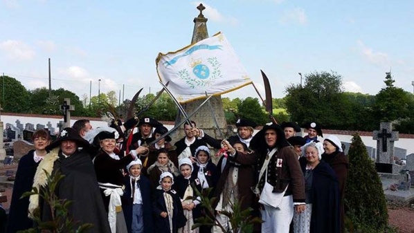 Apposition de la plaque commémorative pour Bernard de Marigny par la troupe des Cœurs de Chouans. Apposition de la plaque commémorative pour Bernard de Marigny par la troupe des Cœurs de Chouans.