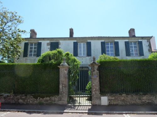 Notre ami Richard Lueil a pris quelques photos du quartier général de Charrette et du Palais Royal de Louis XVII. Le Prince devait s'installer en Vendée à Belleville… (A découvrir d'un clic). Notre ami Richard Lueil a pris quelques photos du quartier général de Charrette et du Palais Royal de Louis XVII. Le Prince devait s'installer en Vendée à Belleville… (A découvrir d'un clic).